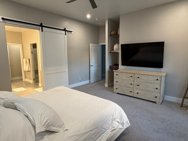 Building Photo - 7900 Tiburon Hills Drive NW