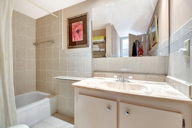 Building Photo - 755 Dotterel Rd