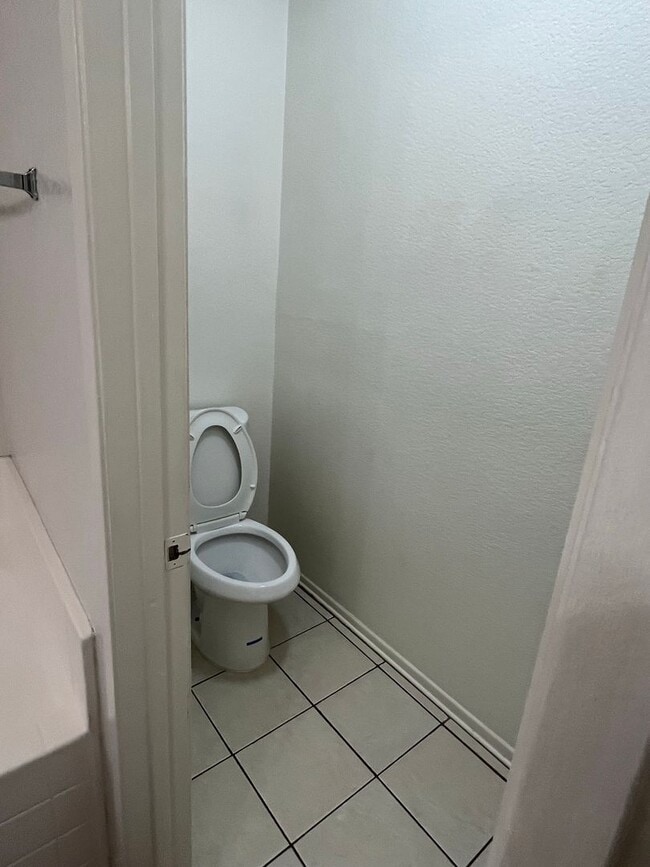 Building Photo - 3 bedroom 2 bath home with large yard avai...