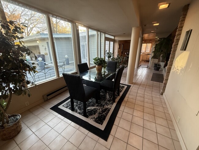 Building Photo - 1722 Alder Dr