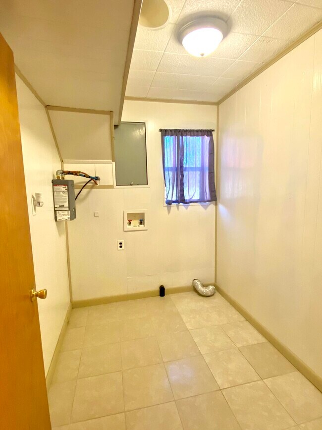 Building Photo - 4069 Christopher Ln