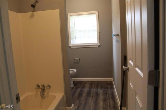 Building Photo - 962 Division St NW