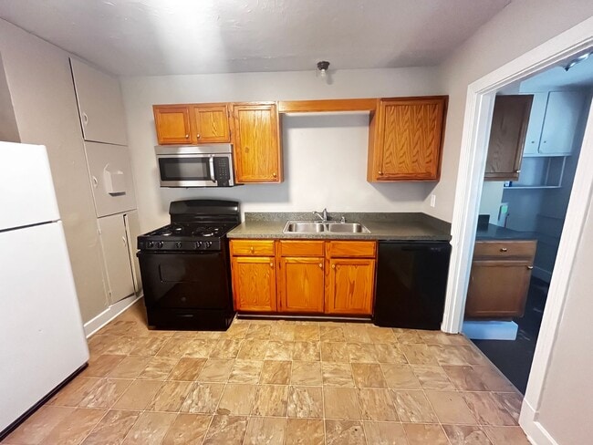 Building Photo - A Nice 2 Bedroom Home Near Church Hills Downs