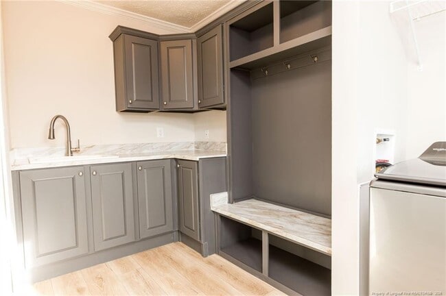 Building Photo - 37 Bermuda Dr