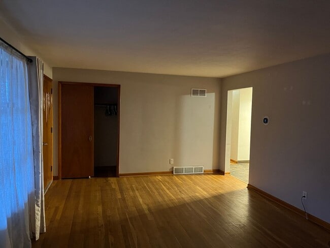 Building Photo - 2006 White St