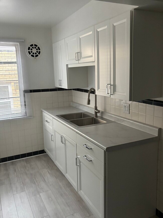 Kitchen - 2340 Losantiville Ave