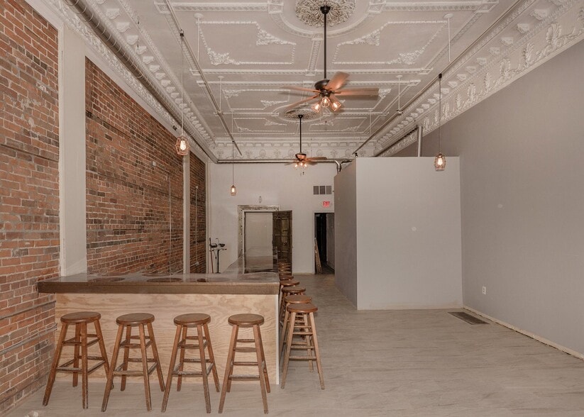 Building Photo - 1606 2nd Ave