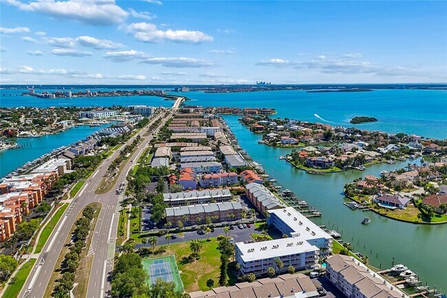 Building Photo - 719 Pinellas Bayway S