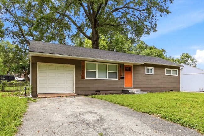 Building Photo - Don't Miss Out on This Charming 3 Bed, 1 Bath Home in South Kansas City!