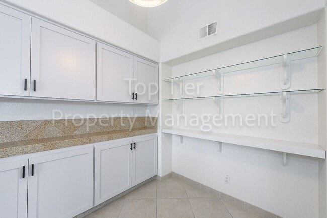 Building Photo - Beautiful 2 bed / 2 bath / 1286 sqft Condo...