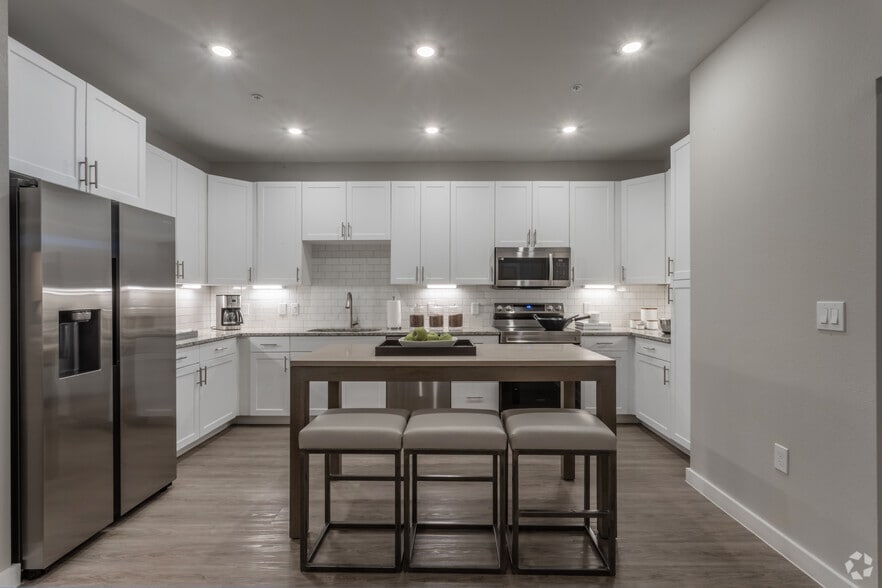 2BR, 1.5BA - 1,072SF - Kitchen - Territory at 2920