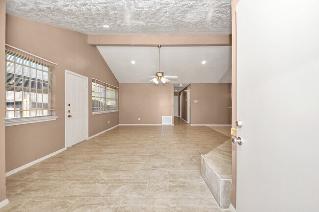 Building Photo - 16423 Monte Carlo Ln