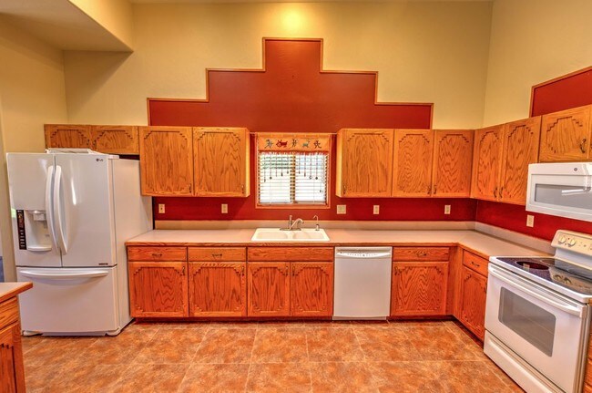 Building Photo - Silverado Hills