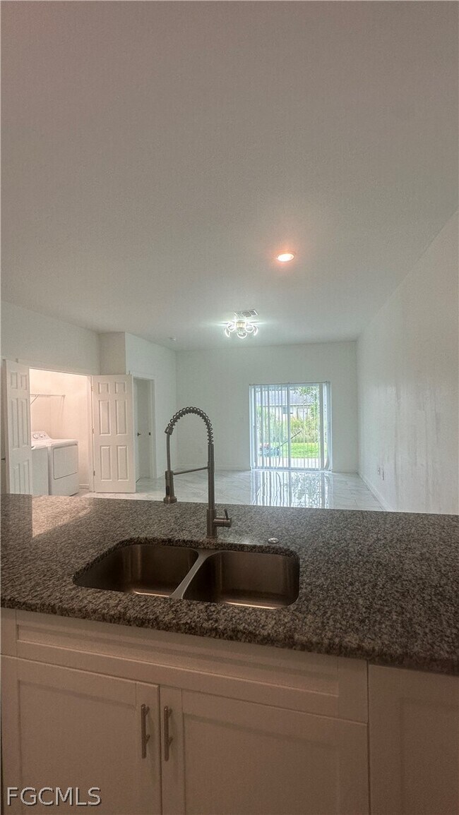 Building Photo - 4734 22nd St SW