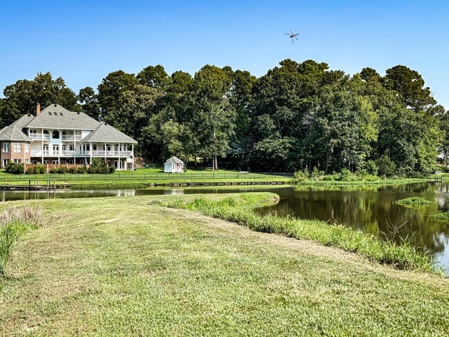Building Photo - 112 Fox Run