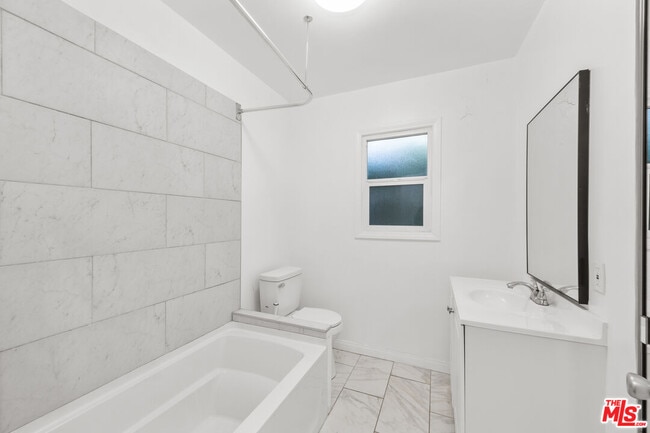 Building Photo - 8708 Sherwood Dr