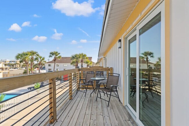 Building Photo - 8115 Thomas Dr