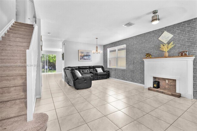 Building Photo - 2190 SE 2nd St