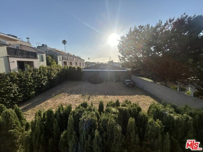Building Photo - 11835 Grevillea Ave