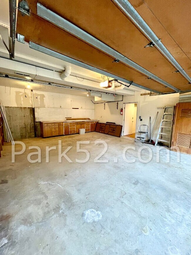 Building Photo - 9024-9024 Waverly Dr SW