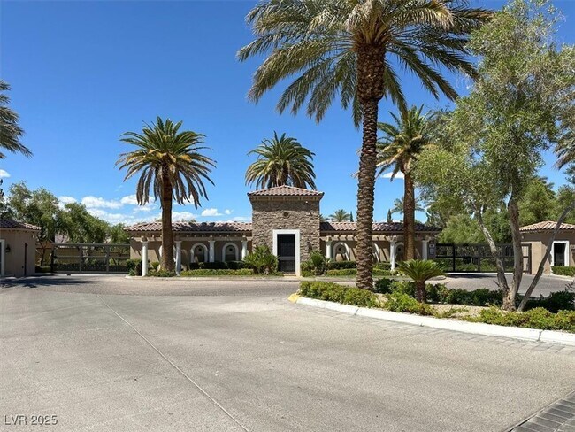 Building Photo - 74 Contrada Fiore Dr