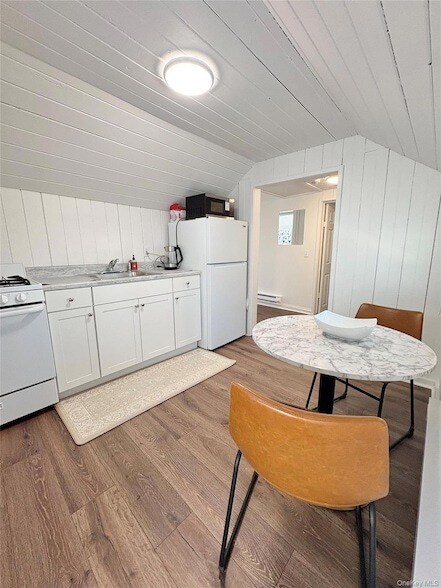 Building Photo - 134 Montauk Hwy
