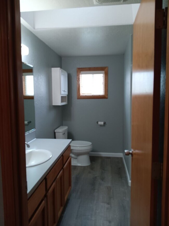 Building Photo - This Gem Of A House is Ready For You!