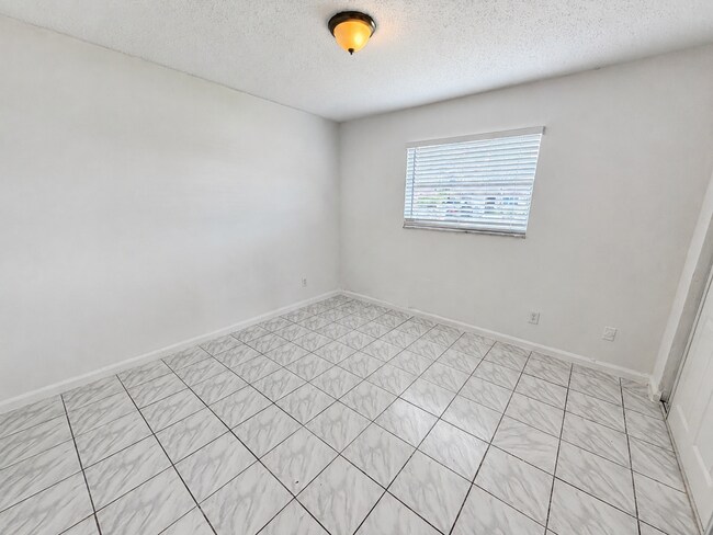 Building Photo - 530 NW 35th St