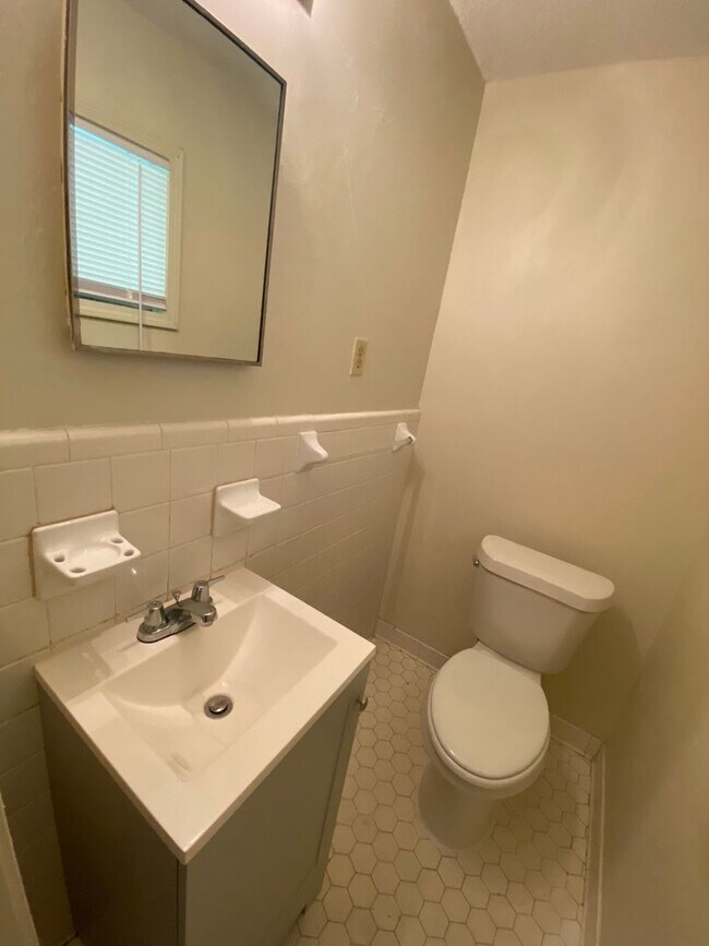 Building Photo - 4060 Stowe St