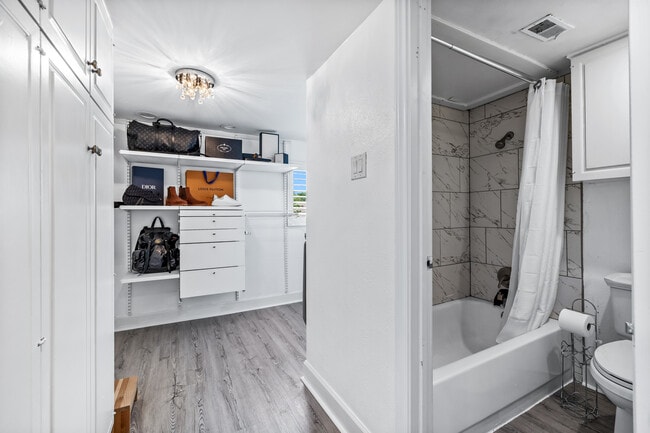 Building Photo - 13340 Kit Ln