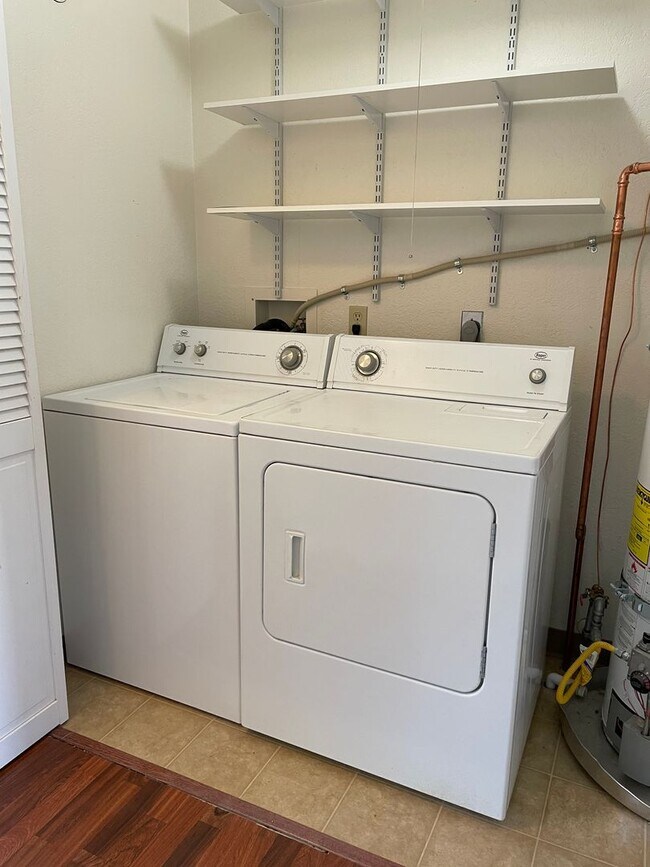 Building Photo - 12-775