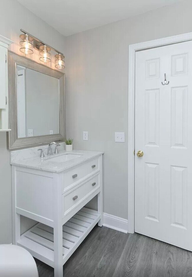 Building Photo - 3 Bedroom 3 Bathroom Condo in Yacht Cove
