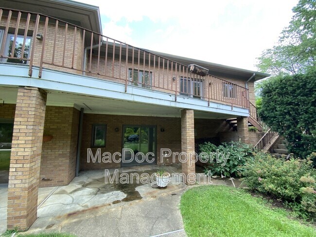 Building Photo - 11225 N Club Dr