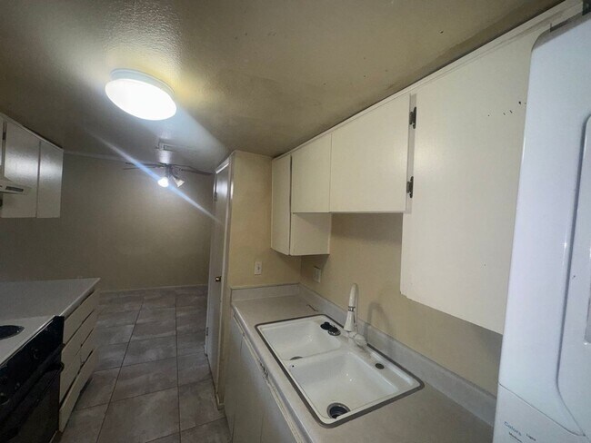 Building Photo - 1497 Dorothy Ave