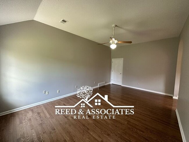 Building Photo - Nice 3 Bedroom in Collierville!