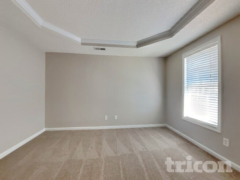 Building Photo - 226 Linden Rd