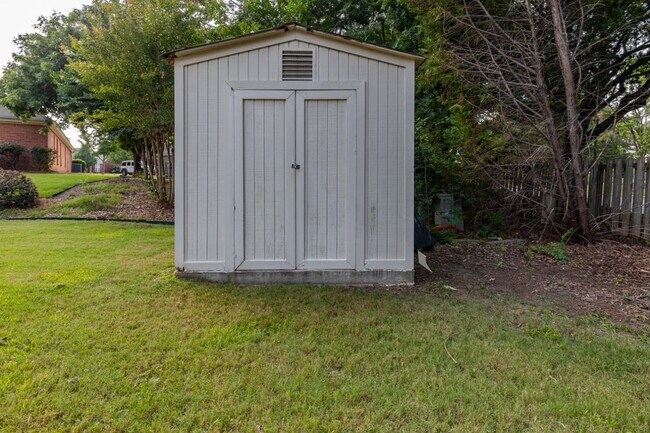 Building Photo - 9300 Greythorne Way