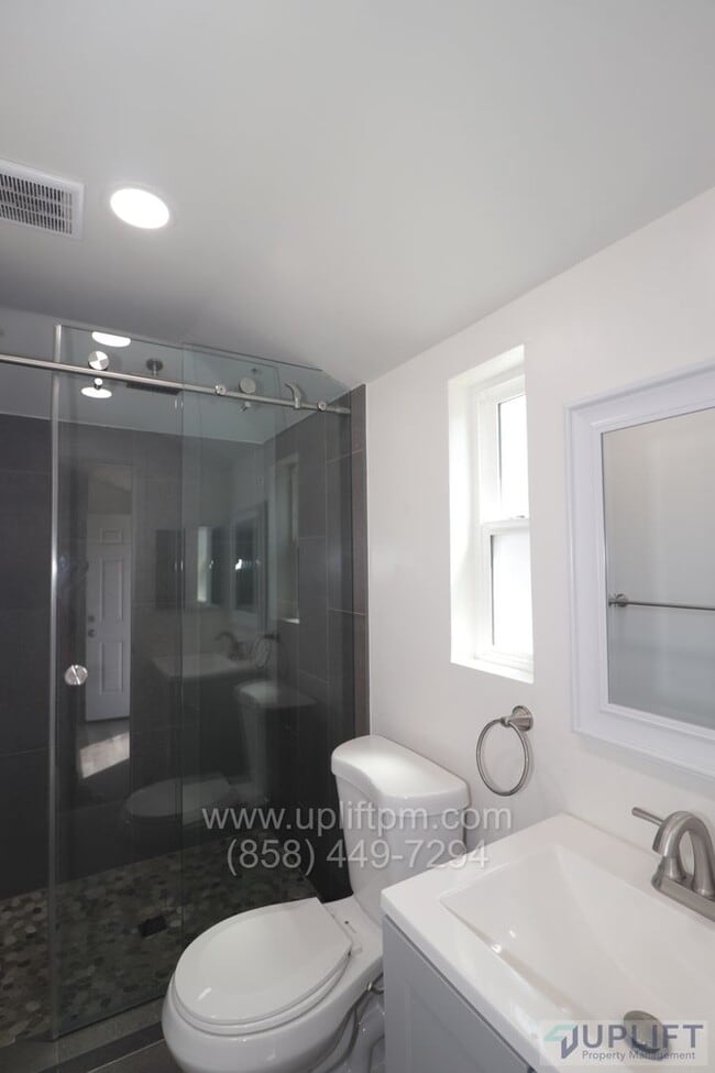 Building Photo - House and ADU combined 3 bedrooms!
