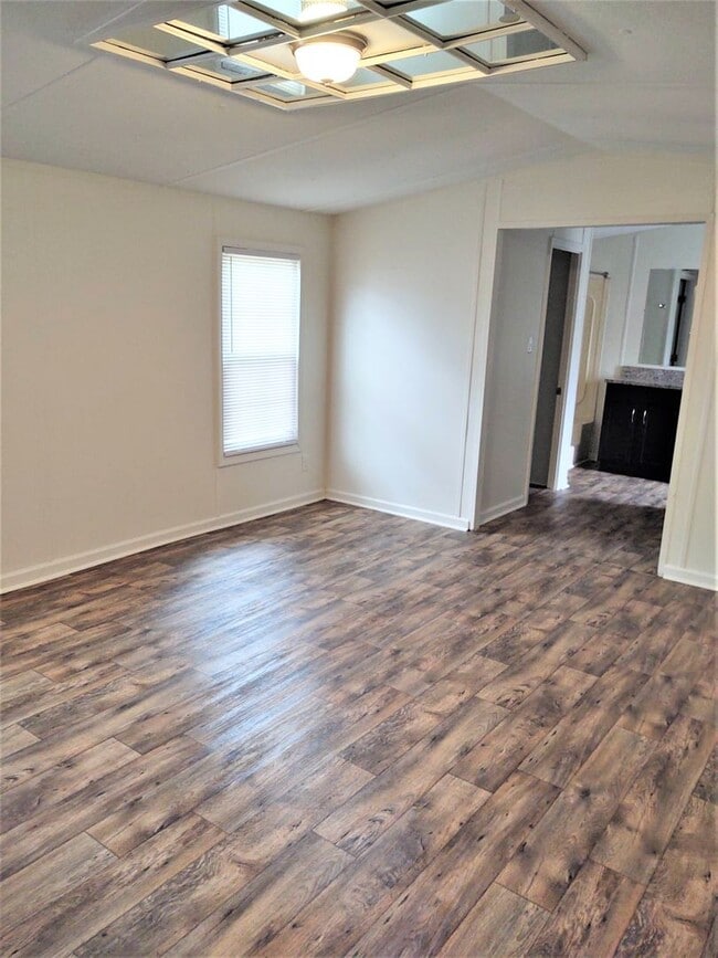 Building Photo - 6 Elcona St