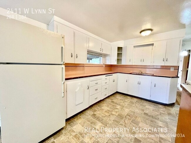 Building Photo - 2411 W Lynn St