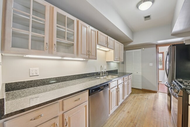 Building Photo - 4432 N Winchester Ave