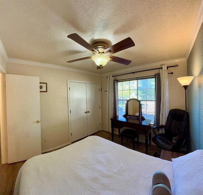 Building Photo - 3200 W Britton Rd