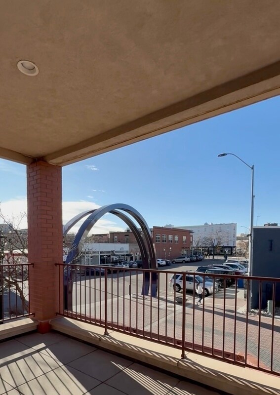 Building Photo - 261 Pine St