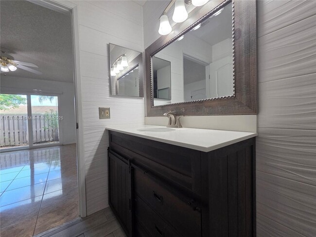 Building Photo - 15798 Woodgate Ct