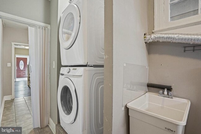 Building Photo - 207 Kennedy St NW