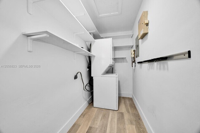 Building Photo - 3052 SW 26th St