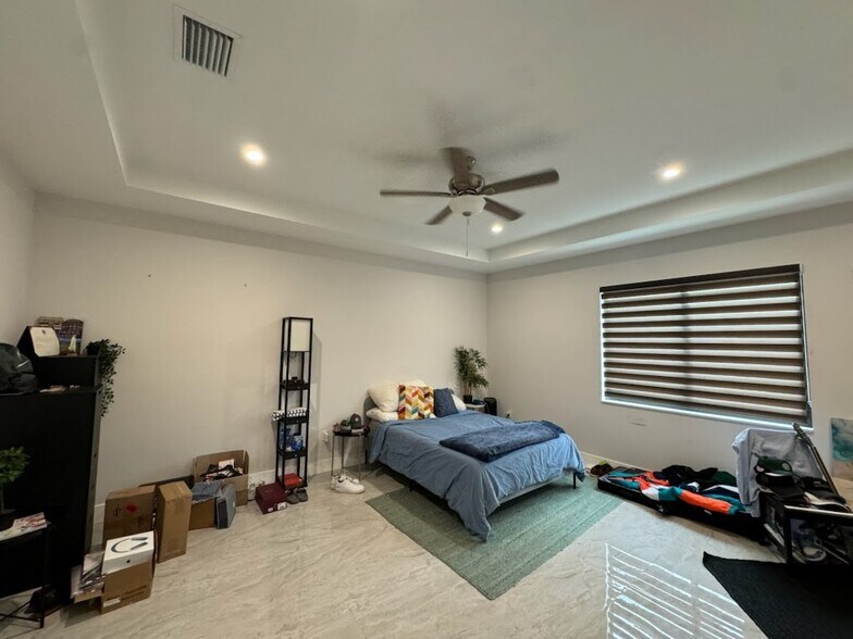 Building Photo - 6422 Coral Way