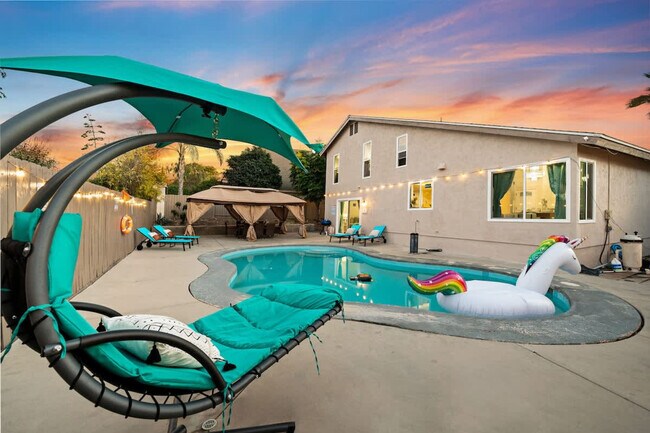 Building Photo - 13737 Via Tres Vistas