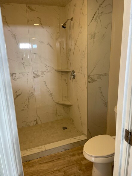 Building Photo - 2116 S Longmont Ave