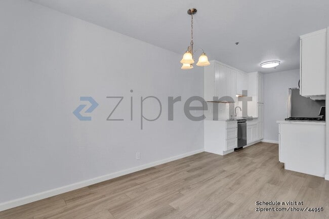 Building Photo - 1026 San Luis Cir